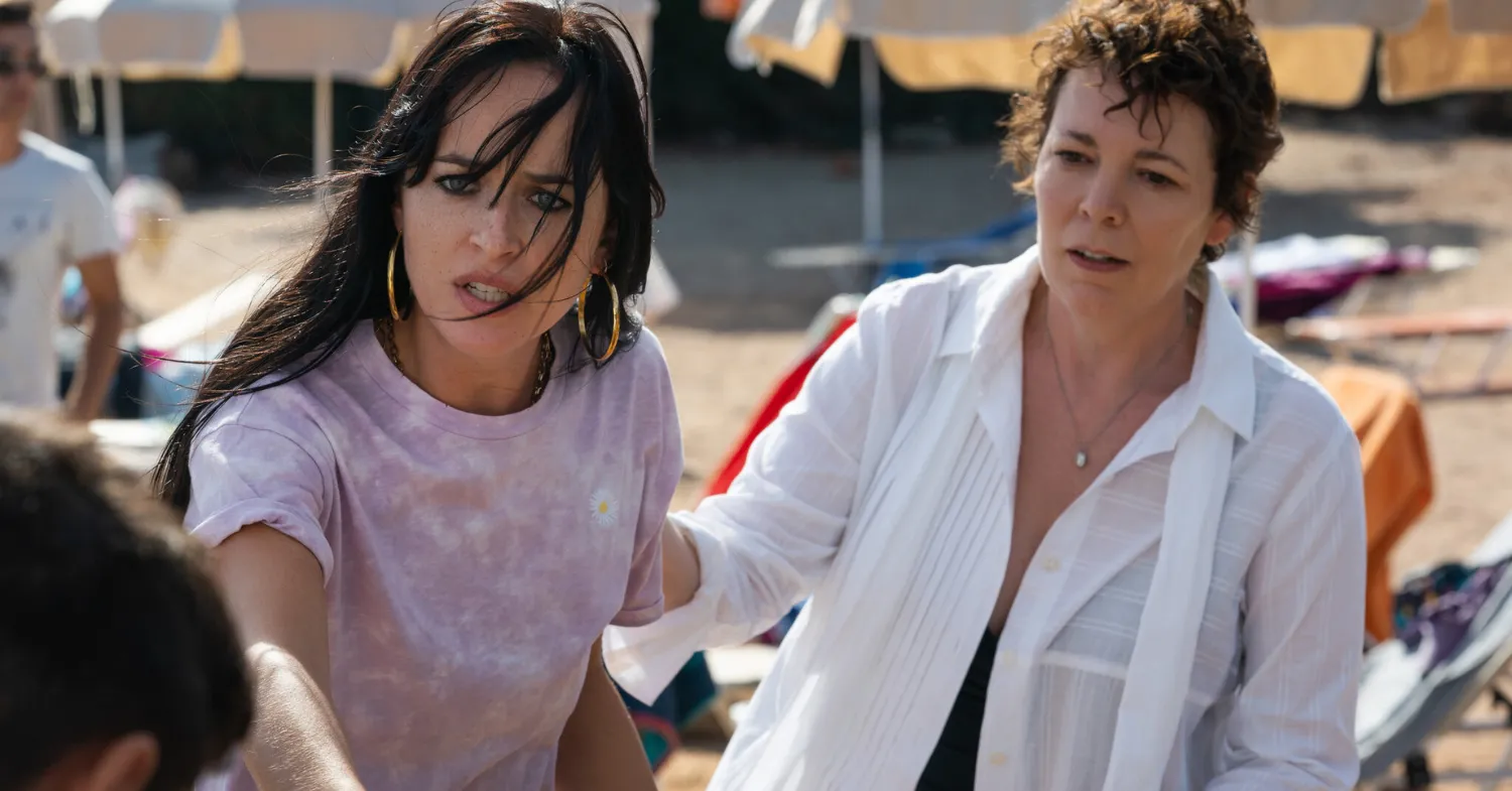 Dakota Johnson and Olivia Colman in The Lost Daughter (2021)