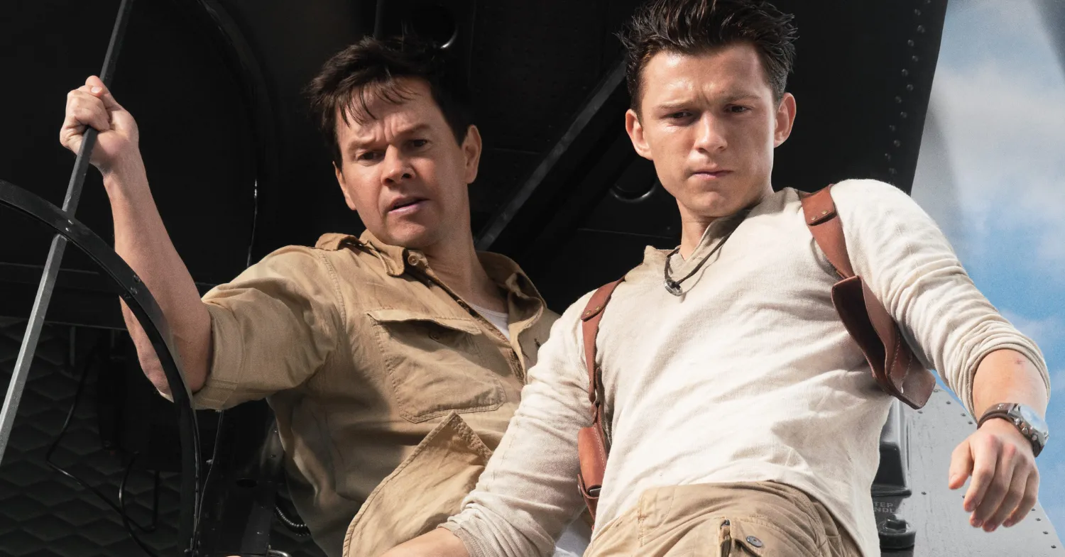 Mark Wahlberg and Tom Holland in Uncharted (2022)