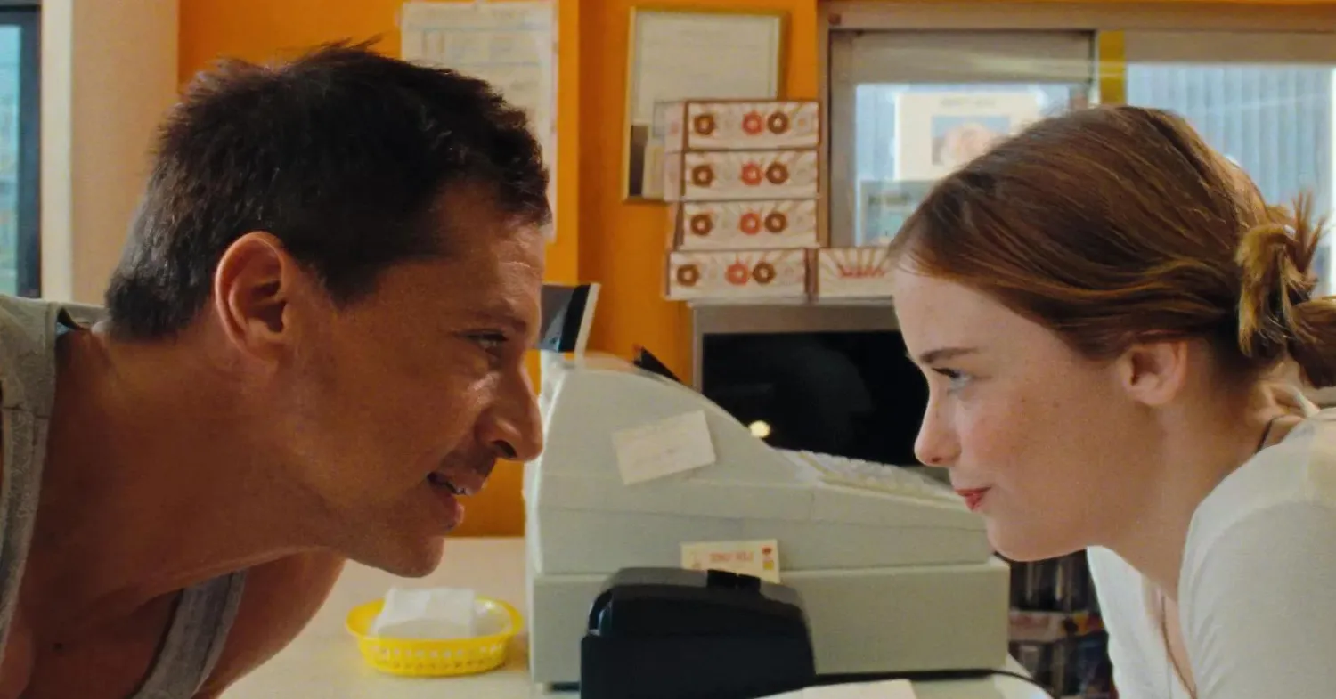 Simon Rex and Suzanna Son in Red Rocket (2021), directed by Sean Baker