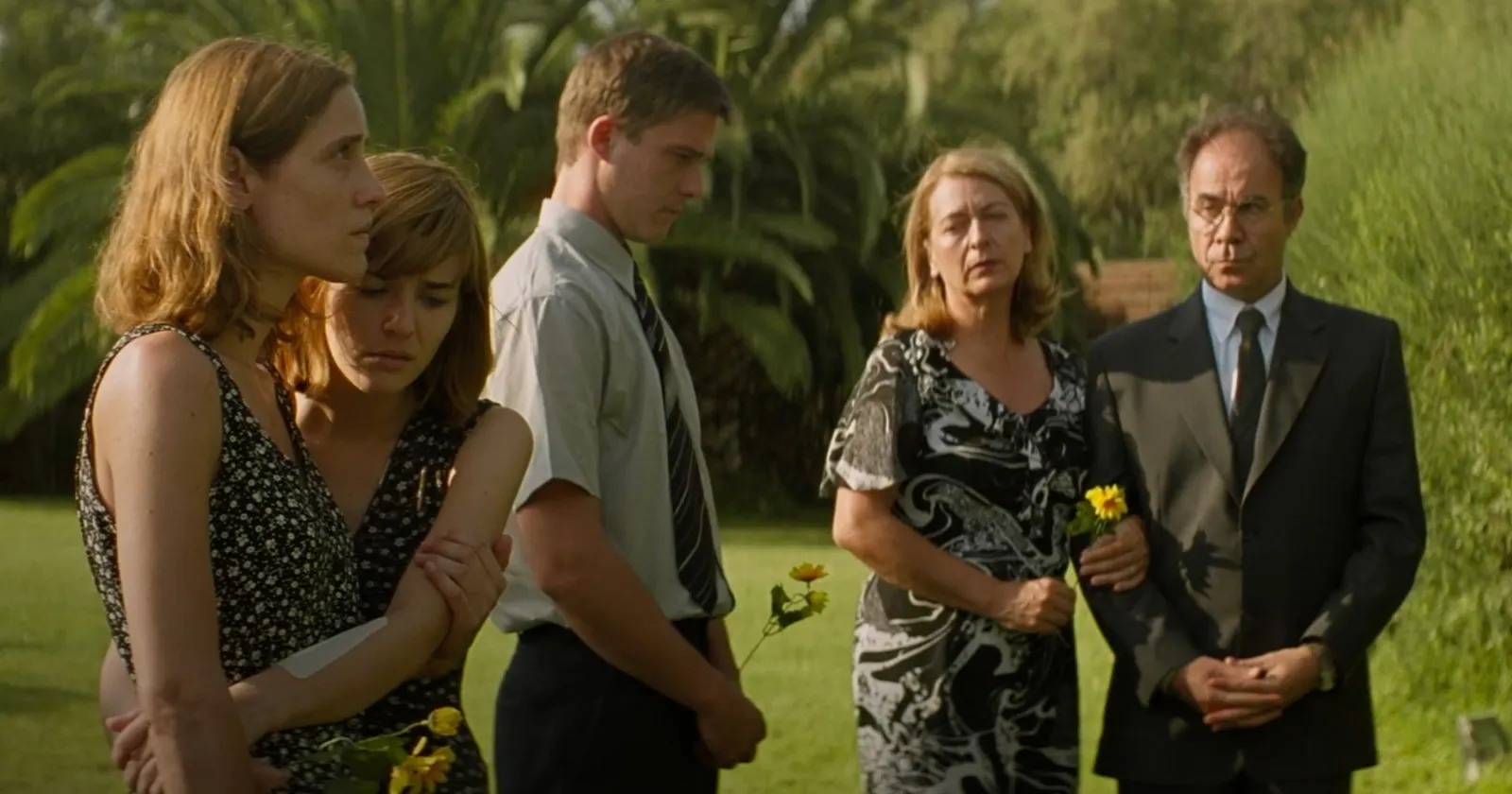 Dogtooth (2010)